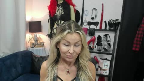 CrystalHotty online show from 28, 5, 2026