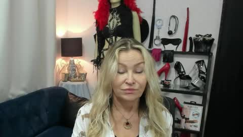 CrystalHotty online show from 8, 6, 2026
