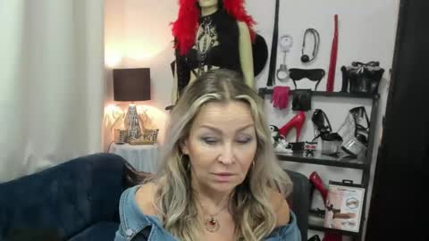 CrystalHotty online show from 17, 6, 2026
