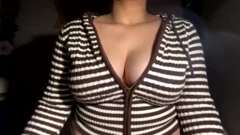 crystalyn777 online show from 1, 12, 2025