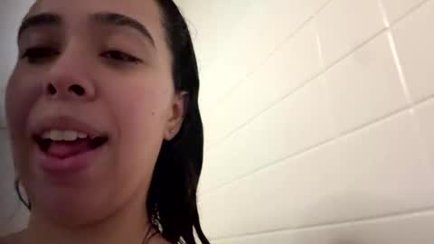 Snapshot of cubanwetdreamdoll chatting on 10, 5, 2026 Thick Cuban Laz online show from 10, 5, 2026