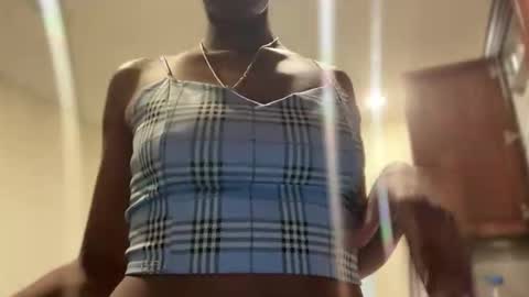 Snapshot of cum2charmxx chatting on 13, 5, 2026 cum2charmxx online show from 13, 5, 2026