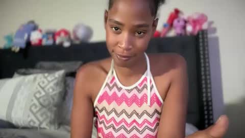Snapshot of cum2charmxx chatting on 20, 5, 2026 cum2charmxx online show from 20, 5, 2026