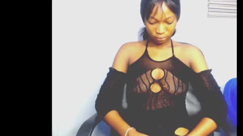 Snapshot of cumebony_petit chatting on 14, 2, 2026 cumebony_petit online show from 14, 2, 2026