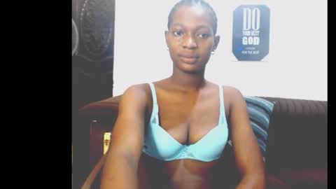Snapshot of cumebony_petit chatting on 15, 2, 2026 cumebony_petit online show from 15, 2, 2026