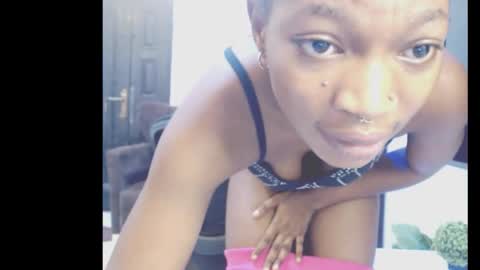 Snapshot of cumebony_petit chatting on 19, 3, 2026 cumebony_petit online show from 19, 3, 2026