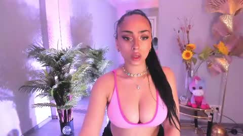 cupcake_izzy online show from 8, 7, 2026
