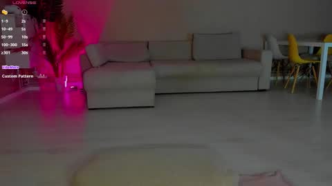 Snapshot of curlyanto chatting on 17, 11, 2025 Antonia online show from 17, 11, 2025