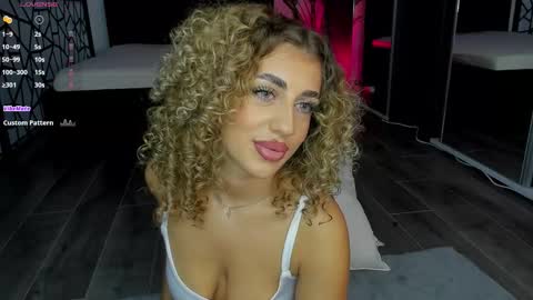Snapshot of curlyanto chatting on 16, 12, 2025 Antonia online show from 16, 12, 2025