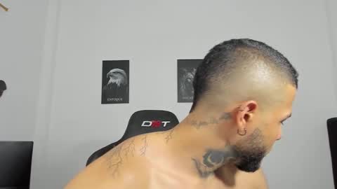 Snapshot of curtis_blake chatting on 19, 10, 2025 curtis_blake online show from 19, 10, 2025