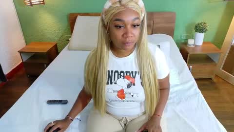 Snapshot of curvyebonyy_ chatting on 4, 3, 2025 Danna online show from 4, 3, 2025