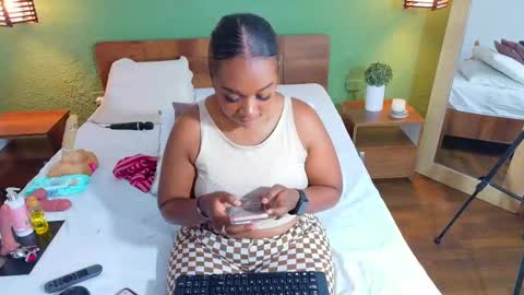 Snapshot of curvyebonyy_ chatting on 17, 9, 2025 Danna online show from 17, 9, 2025