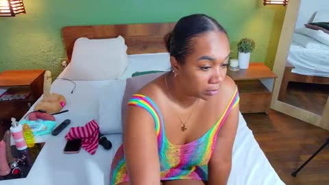 Snapshot of curvyebonyy_ chatting on 24, 9, 2025 Danna online show from 24, 9, 2025