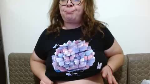 Snapshot of curvymomylore chatting on 10, 3, 2026 Lore online show from 10, 3, 2026