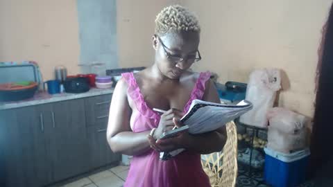 curvypear76x online show from 3, 1, 2025