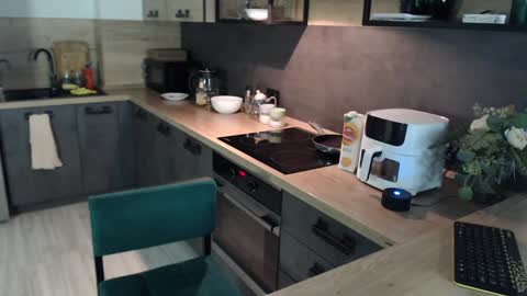 Im Brian online show from 4, 2, 2025