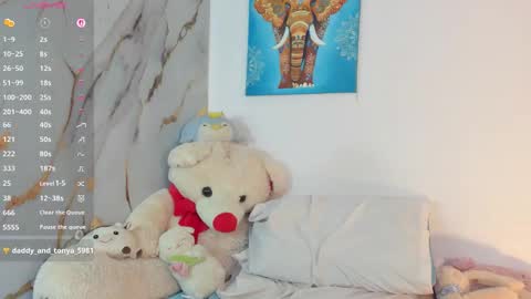 Snapshot of cute_dani1 chatting on 28, 10, 2025 online show from 28, 10, 2025