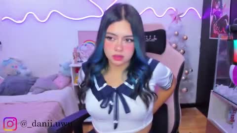 Snapshot of cute_dani__ chatting on 5, 12, 2025 Dani online show from 5, 12, 2025