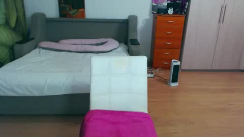 cute_jes online show from 30, 10, 2025