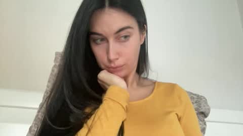 cute_kriss94 online show from 28, 10, 2025