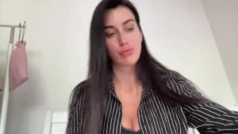 cute_kriss94 online show from 9, 7, 2026