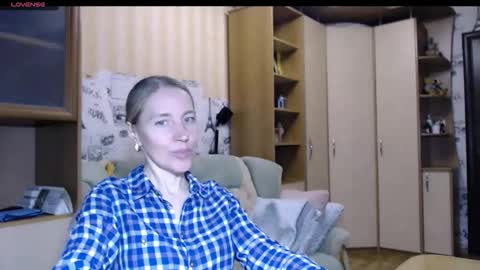 cute_lion_ online show from 14, 11, 2025