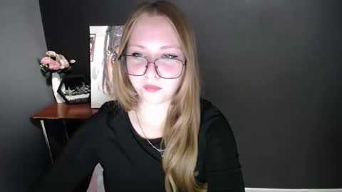Snapshot of cute_minx chatting on 7, 10, 2025 Veronica online show from 7, 10, 2025