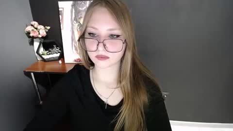 Snapshot of cute_minx chatting on 4, 3, 2026 Veronica online show from 4, 3, 2026