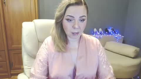 cute_phoenix online show from 4, 7, 2026