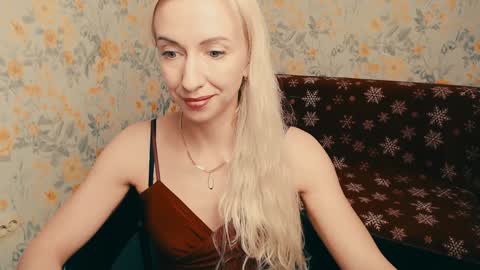 cute_smile_shy online show from 5, 12, 2024