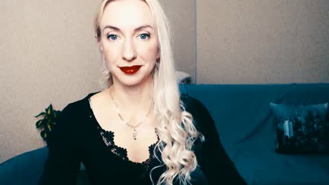 cute_smile_shy online show from 10, 1, 2025