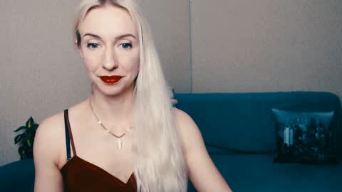 cute_smile_shy online show from 28, 1, 2025