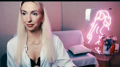 cute_smile_shy online show from 2, 10, 2025