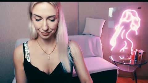 cute_smile_shy online show from 21, 10, 2025