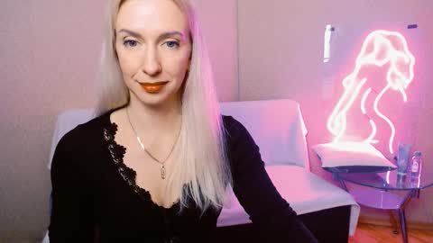 cute_smile_shy online show from 20, 11, 2025