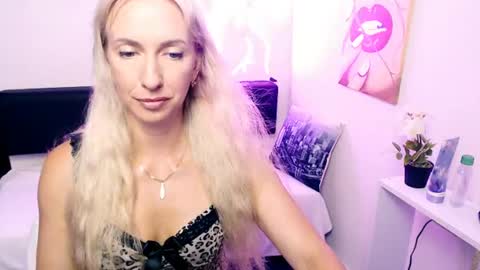 cute_smile_shy online show from 30, 6, 2026