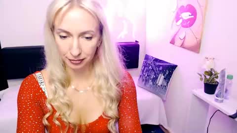 cute_smile_shy online show from 9, 7, 2026