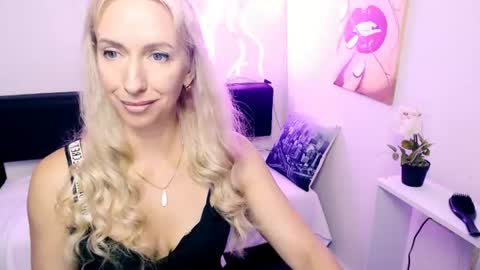 cute_smile_shy online show from 13, 7, 2026