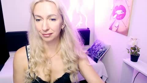 cute_smile_shy online show from 14, 7, 2026