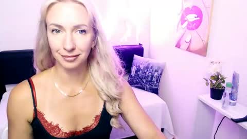 cute_smile_shy online show from 25, 7, 2026