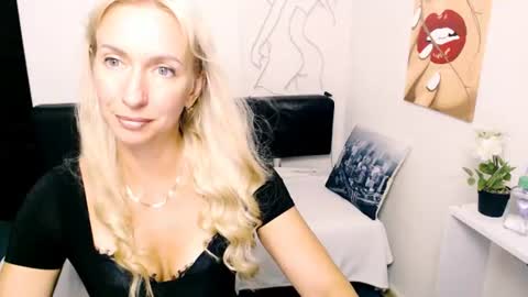 cute_smile_shy online show from 4, 8, 2026