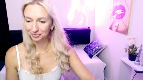 cute_smile_shy online show from 9, 8, 2026