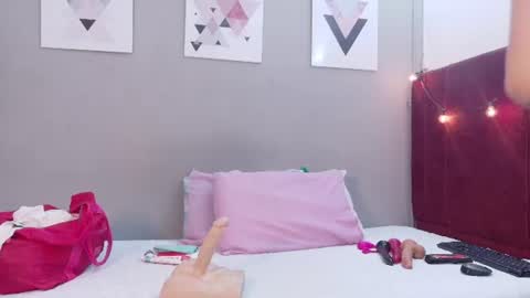 Snapshot of cutepetitee chatting on 15, 6, 2026 cutepetitee online show from 15, 6, 2026
