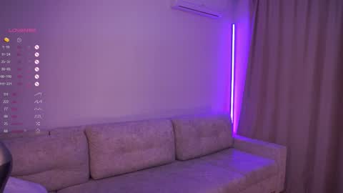 Snapshot of cutetous chatting on 16, 10, 2025 Julia online show from 16, 10, 2025