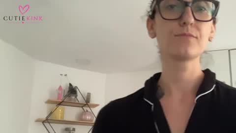 CUTIE KINKS OFFICIAL CHATROOM AND LIVE STREAM online show from 1, 8, 2026