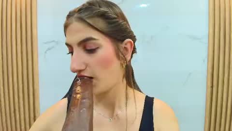 Dafne Castro online show from 28, 7, 2026