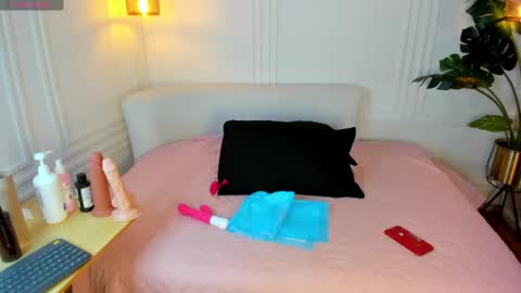 dafne_hillss online show from 5, 5, 2026