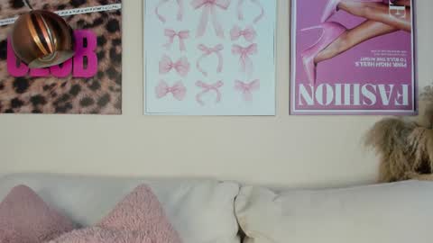 dafne_hillss online show from 27, 6, 2026