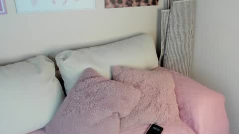 dafne_hillss online show from 16, 7, 2026