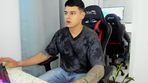 Snapshot of dage_19 chatting on 11, 11, 2025 my name is Jhon and I live in colombia online show from 11, 11, 2025